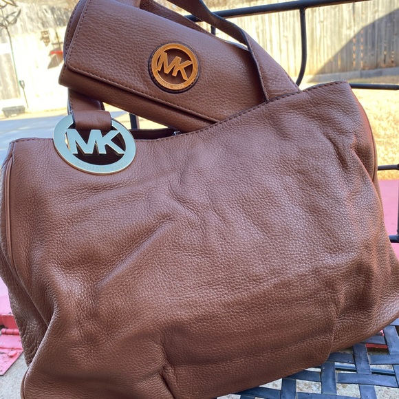 Michael Kors Tan/Caramel Leather Shoulder Bag and Wallet **WILL NOT SEPARATE** - Picture 13 of 15